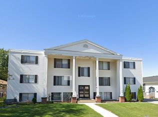 Midland Apartments: 3768 W 9th, Waterloo, IA 50702