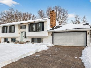 7062 Sherwood Rd, Woodbury, MN 55125