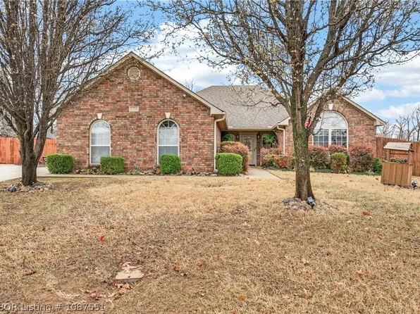 1736 Red Oak Cir, Van Buren, AR 72956