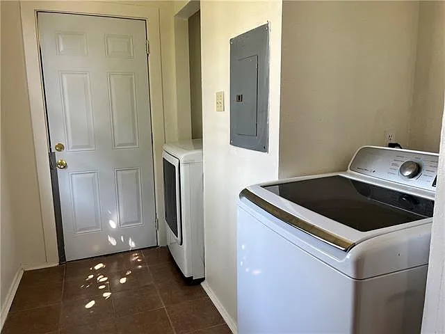 729 Elmira Ave — Photo 9