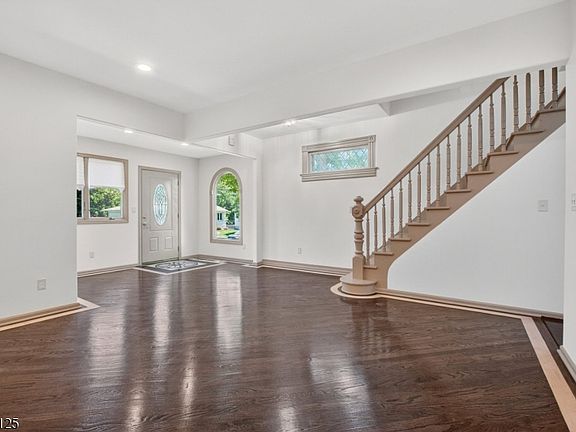 3rd image of 302 Walnut Ave