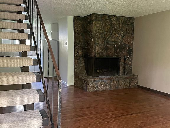 3rd image of 475 Aspen Dr Unit 2