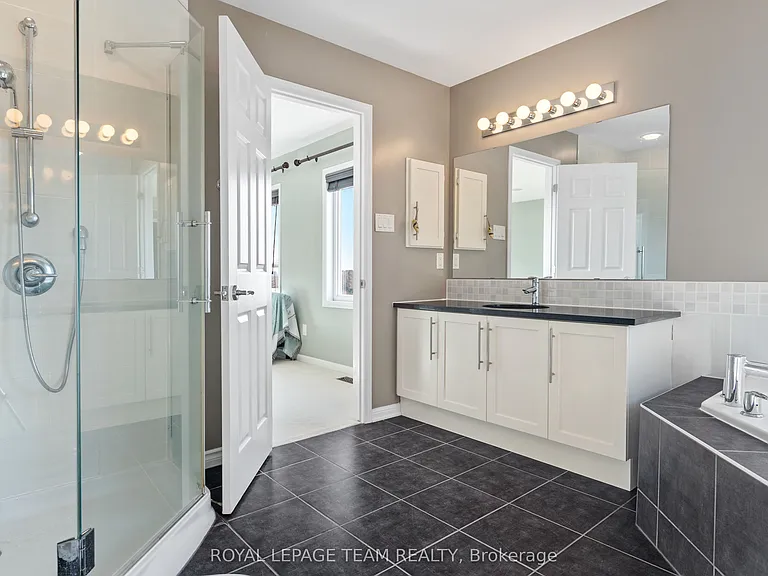 212 Huntsville Dr — Photo 16