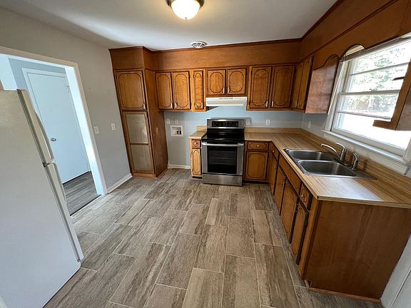 4th image of 10 Macirvin Dr