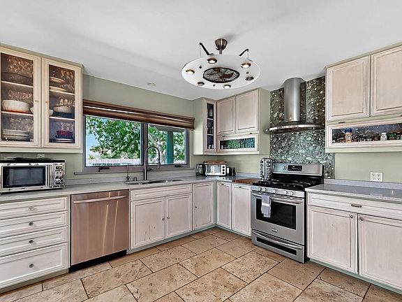 2nd image of 114 Solana Dr