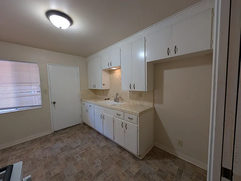 1801 Valley View Rd — Photo 6