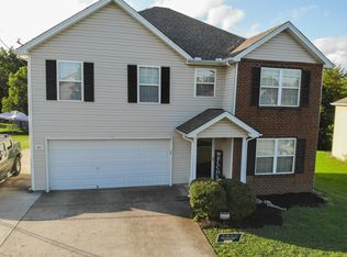 810 General Barksdale Dr, Smyrna, TN 37167