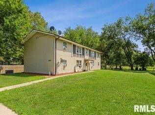 301 Larson Ct, Hillsdale, IL