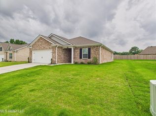7303 Farm Ridge Dr, Horn Lake, MS 38637