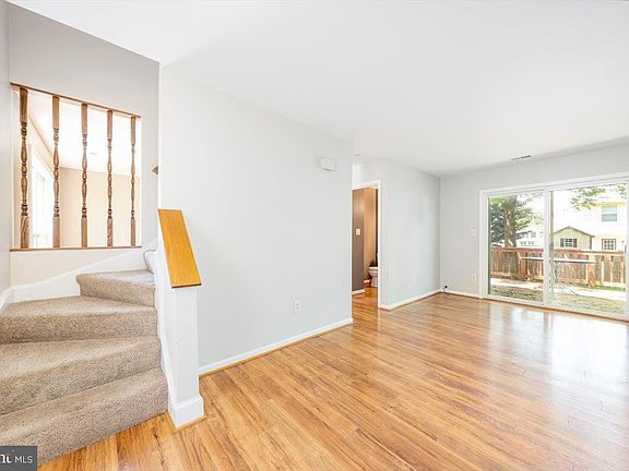 5th image of 11 Robindale Dr
