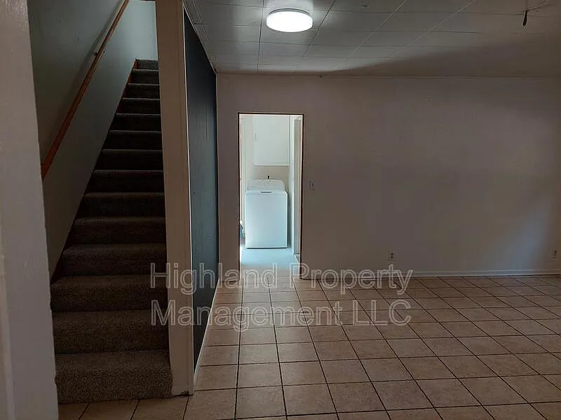 4 bed, 2.0 bath, 1440 sqft, $1,895 — Photo 3