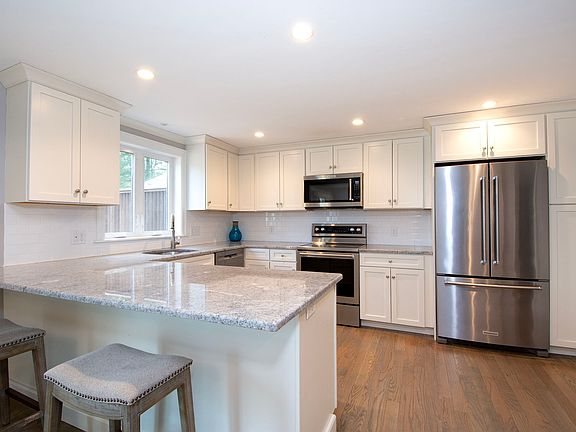3rd image of 474 King St #474