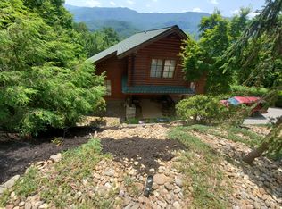 426 Matterhorn Dr, Gatlinburg, TN 37738