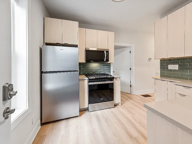 2046 N California Ave #2R — Photo 3
