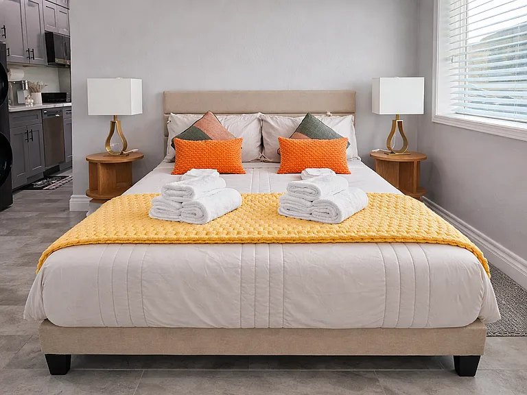 Bright furnished studio with queen bed and private entrance