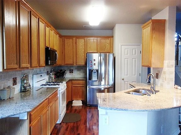4th image of 7609 Park Gate Dr
