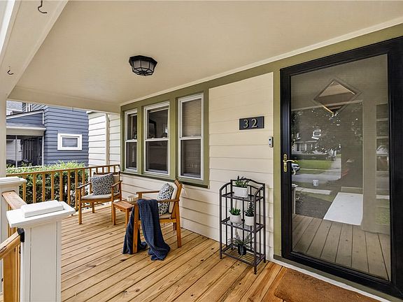 4th image of 32 Pershing Dr