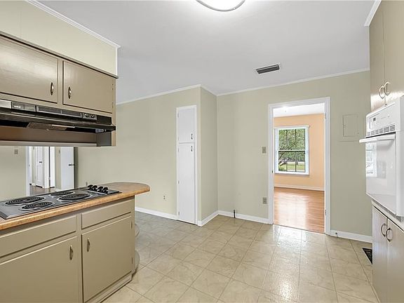 5th image of 178 Country Club Dr