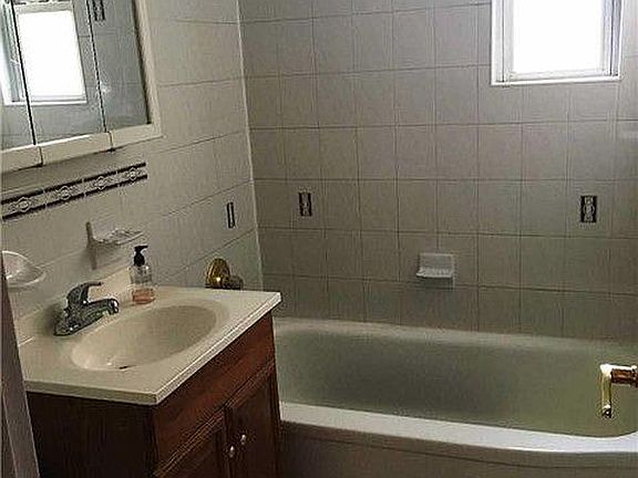 5th image of 84 Langdale St Unit 1