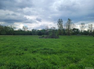 336 Creek Pointe Cir, Durand, MI 48429