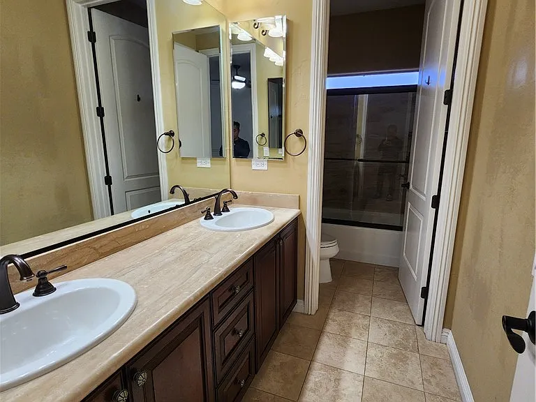 2713 Cyrano St — Photo 41
