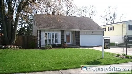 1716 Aberdeen St NE photo 1