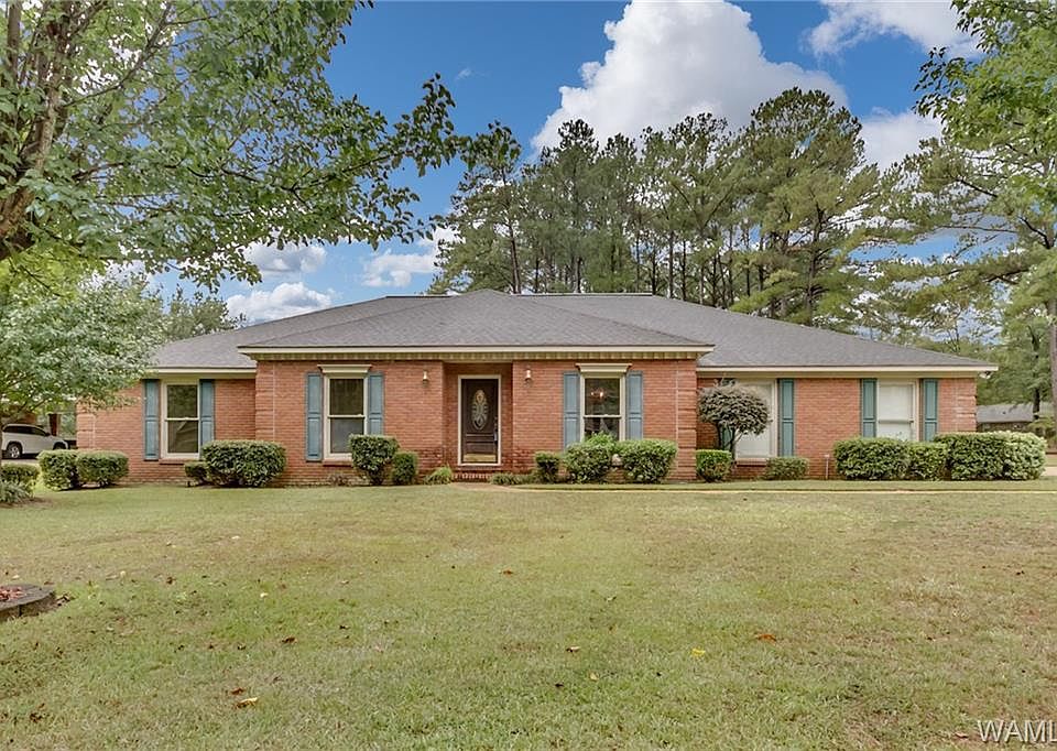 1st image of 4624 Peachtree Ln