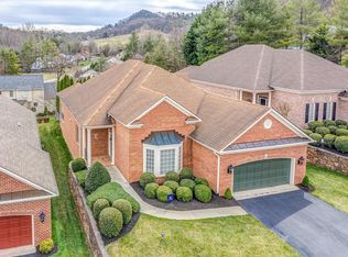 6558 Fairway Estates Dr, Roanoke, VA 24018