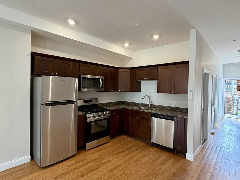 80 Pleasant St #3