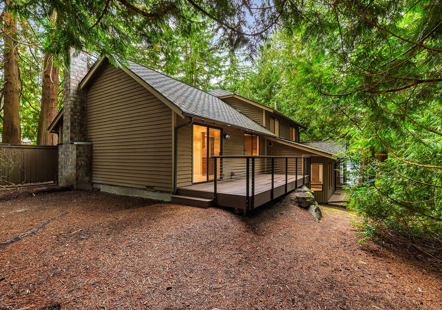 Charming 3-Bedroom Pine Lake Heights Home with Expansive Deck — Photo 3