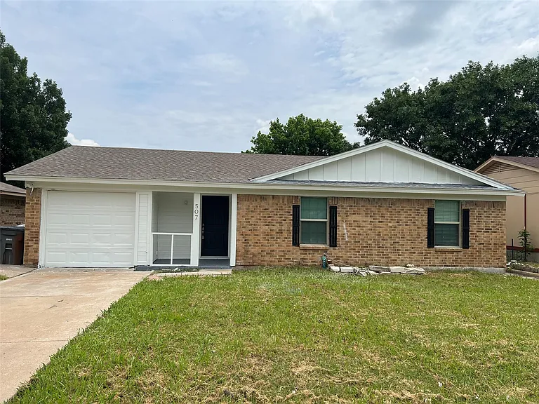 507 Hilltop Ln — Photo 12