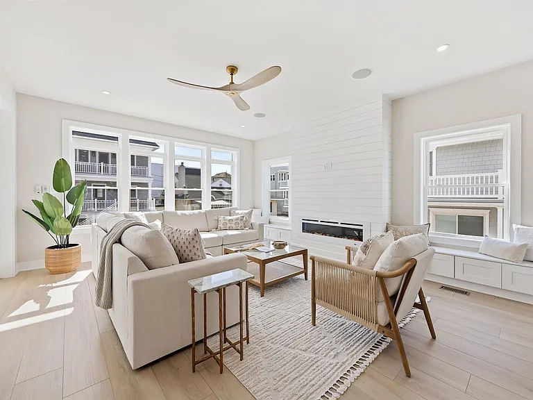 105 S Stratford Ave #BEACHBLOCK JULY AUG — Photo 21