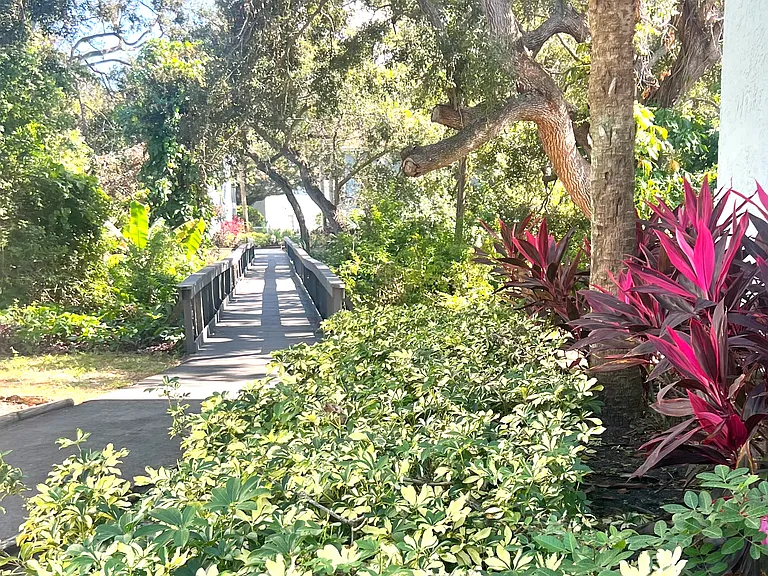 The Apartments at Oak Creek — Photo 10
