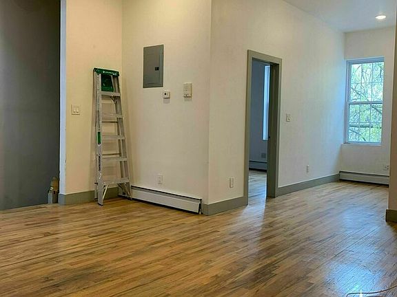 2nd image of 481 Dekalb Ave #3A