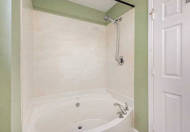 13716 Riding Hill Ave — Photo 15