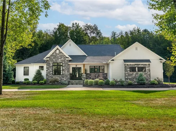 2033 Myersville Rd, Akron, OH 44312