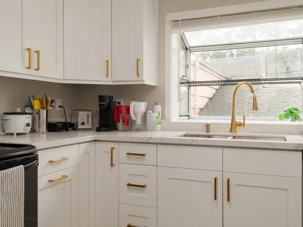 1306 N 100th St, Seattle, WA 98133