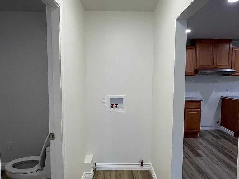 133 S Grand Ave — Photo 24