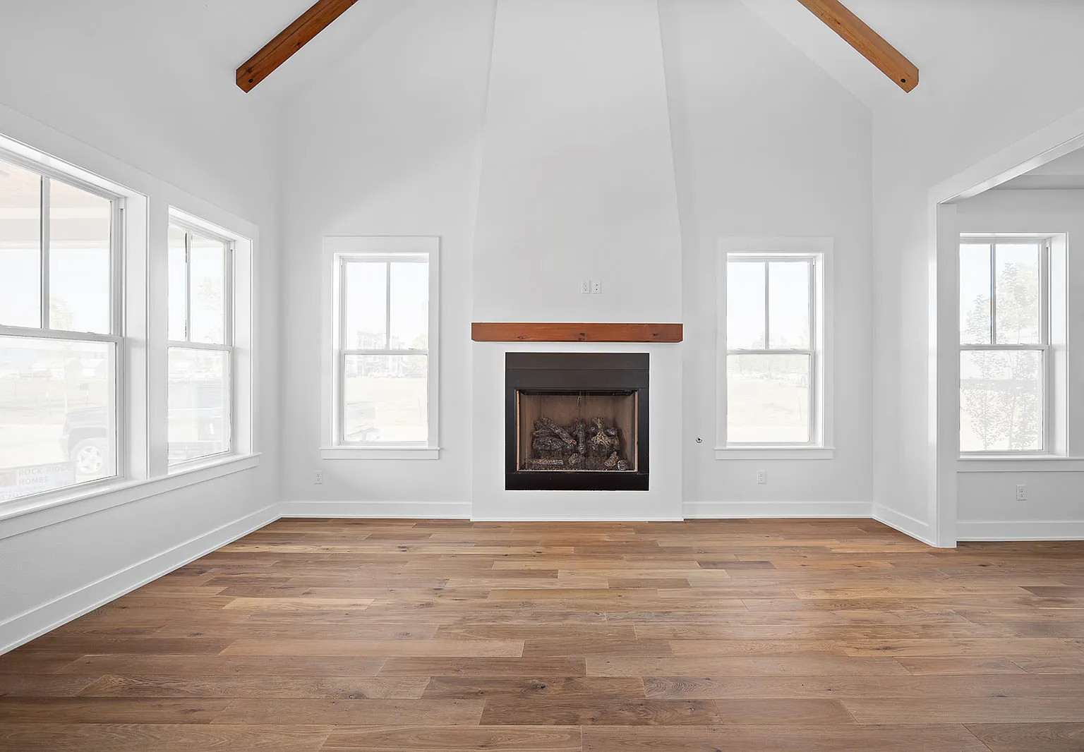 3 bed, 2017 sqft, $2,600 — Photo 4
