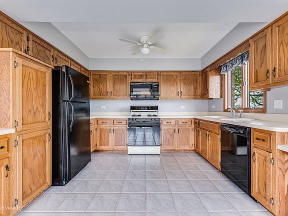 4th image of 1830 Foxwood Dr