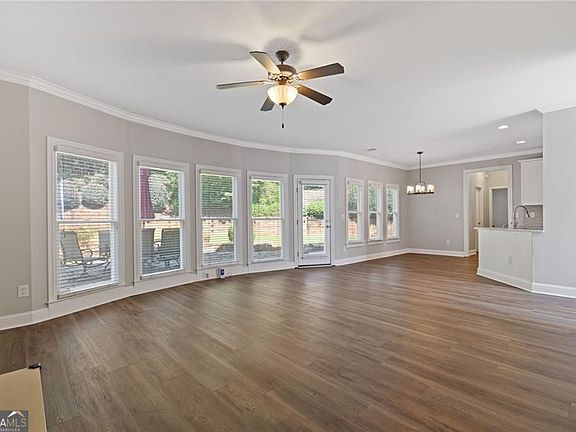 3rd image of 1025 Fairview Club Cir
