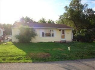 1721 Brenda Dr, Saint Joseph, MO 64507