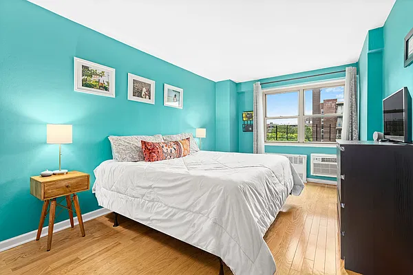Sold by Compass | media 2