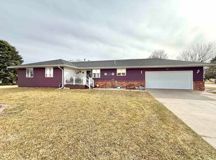 667 W Hawthorne St, Minden, NE 68959