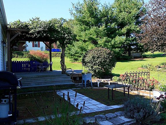 Deck & Gardens