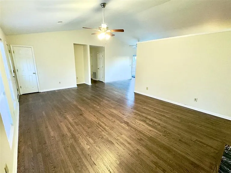 2020 Driftwood Cir — Photo 12