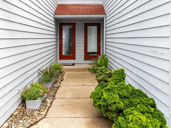 1010 Lookout Dr, Erie, PA 16507