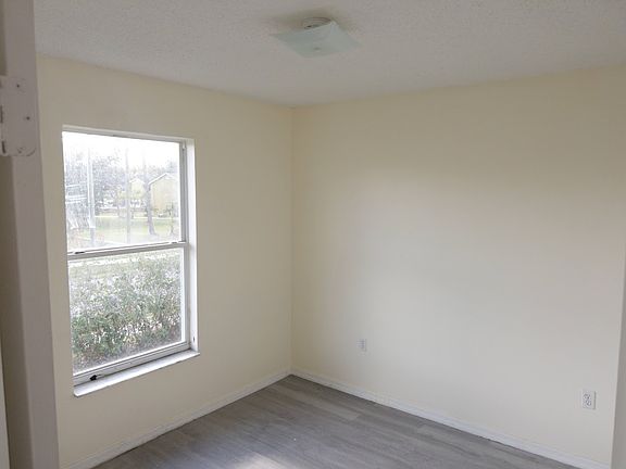 5th image of 271 Hart Ln #6