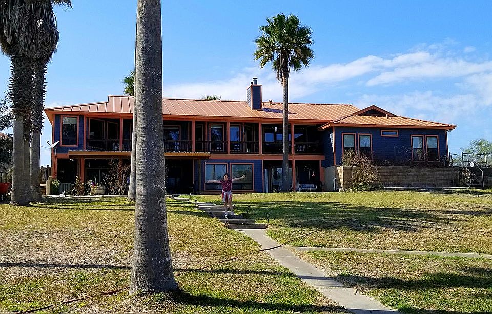 Custom Lakefront Home!!
