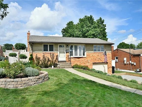 2nd image of 450 Elaine Dr
